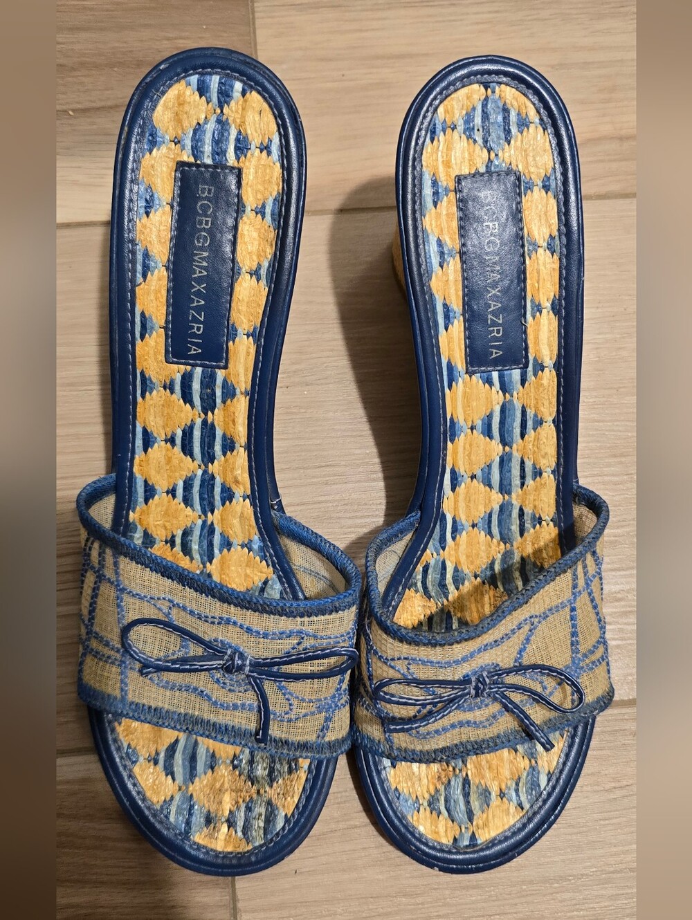 BCBGMAXAZRIA Women's Navy and Yellow Slide Sandals (Pre-loved)